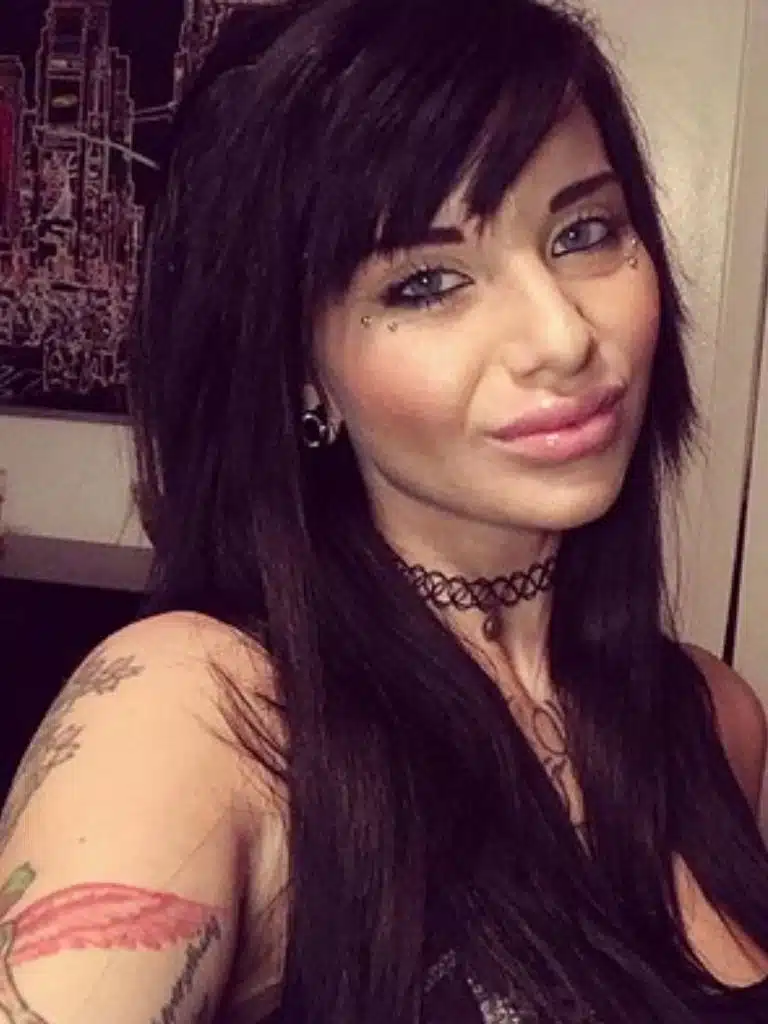 Phoebe Phelpz Biography: Wiki, Age, Career, Height, Weight, Husband, Net Worth & More